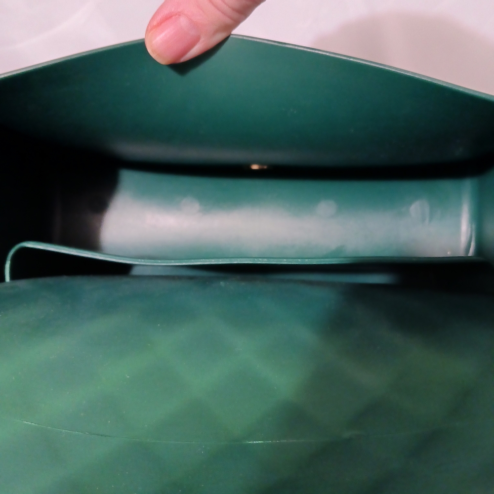 Elegant Emerald Green Quilted Embossed Jelly Shoulder Bag - Picture 8 of 12